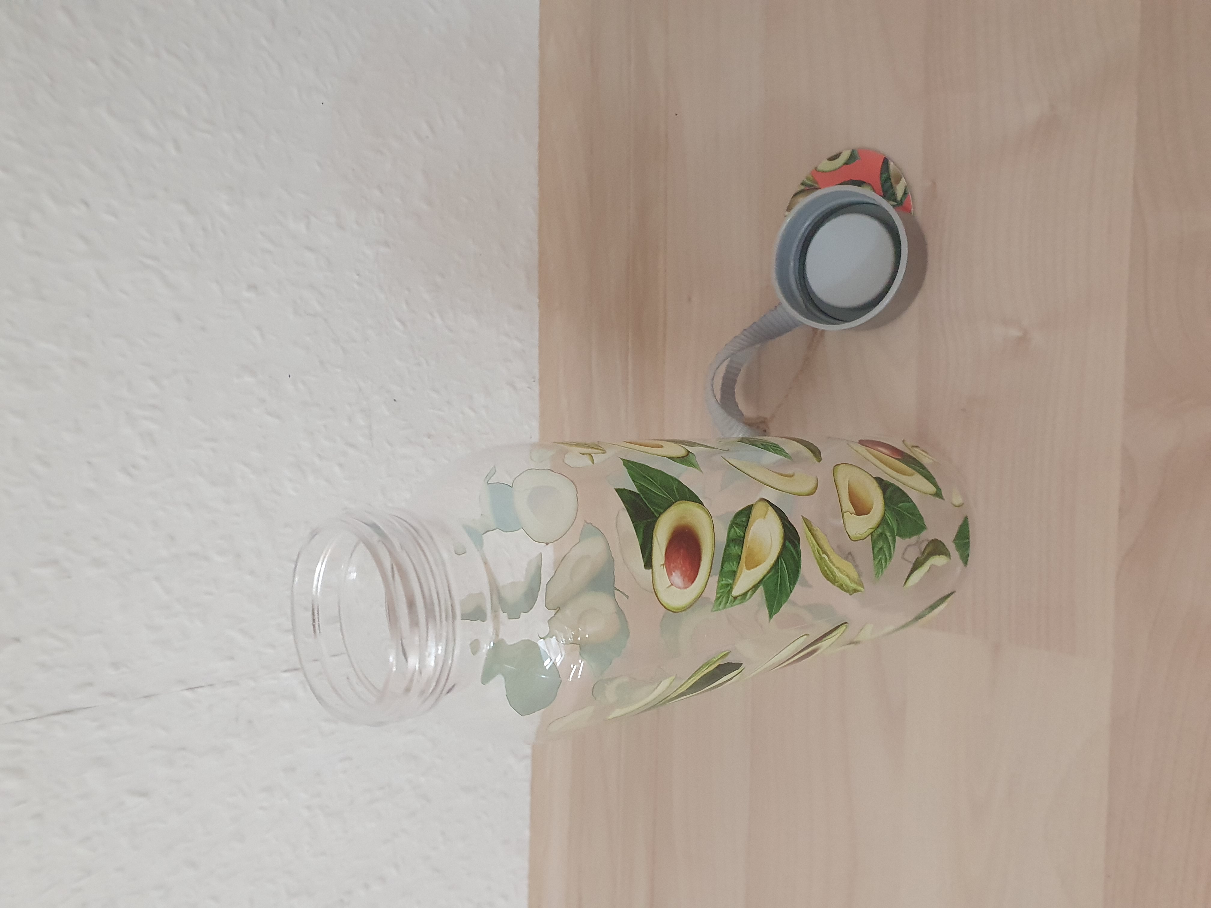 Avocado Design Wasserflasche mit Metalldeckel